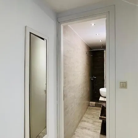 Cozy Ideally Located Center And Megaron Moussikis Metro Station Apartament *