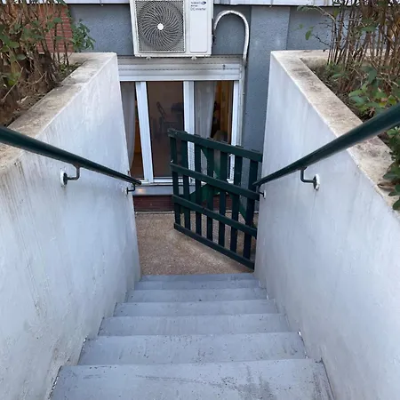 Cozy Ideally Located Center And Megaron Moussikis Metro Station Apartment